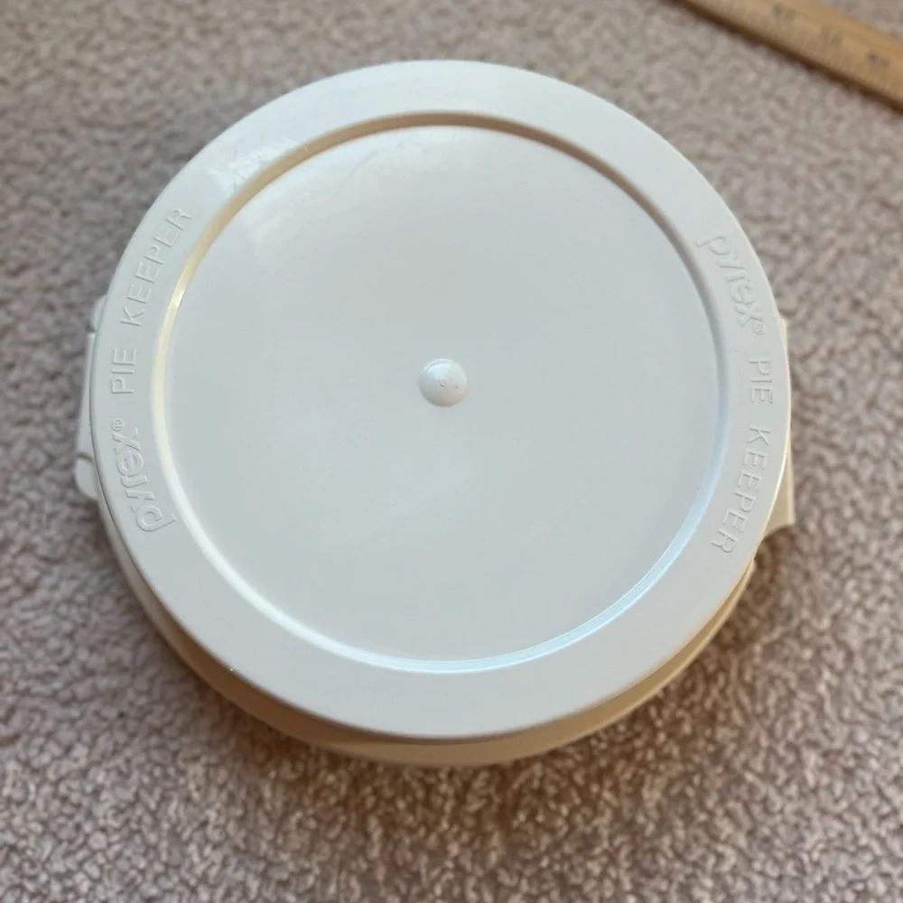 Vintage Pyrex Pie Keeper Carrier P-309 White Plastic Clamshell Lid Fits 9” Plate